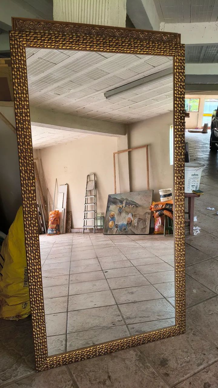 Espelho com moldura 