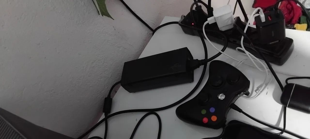XBOX SLIM 360 DESBLOQUEADO COM DOIS CONTROLES E KINECT - Foto 3