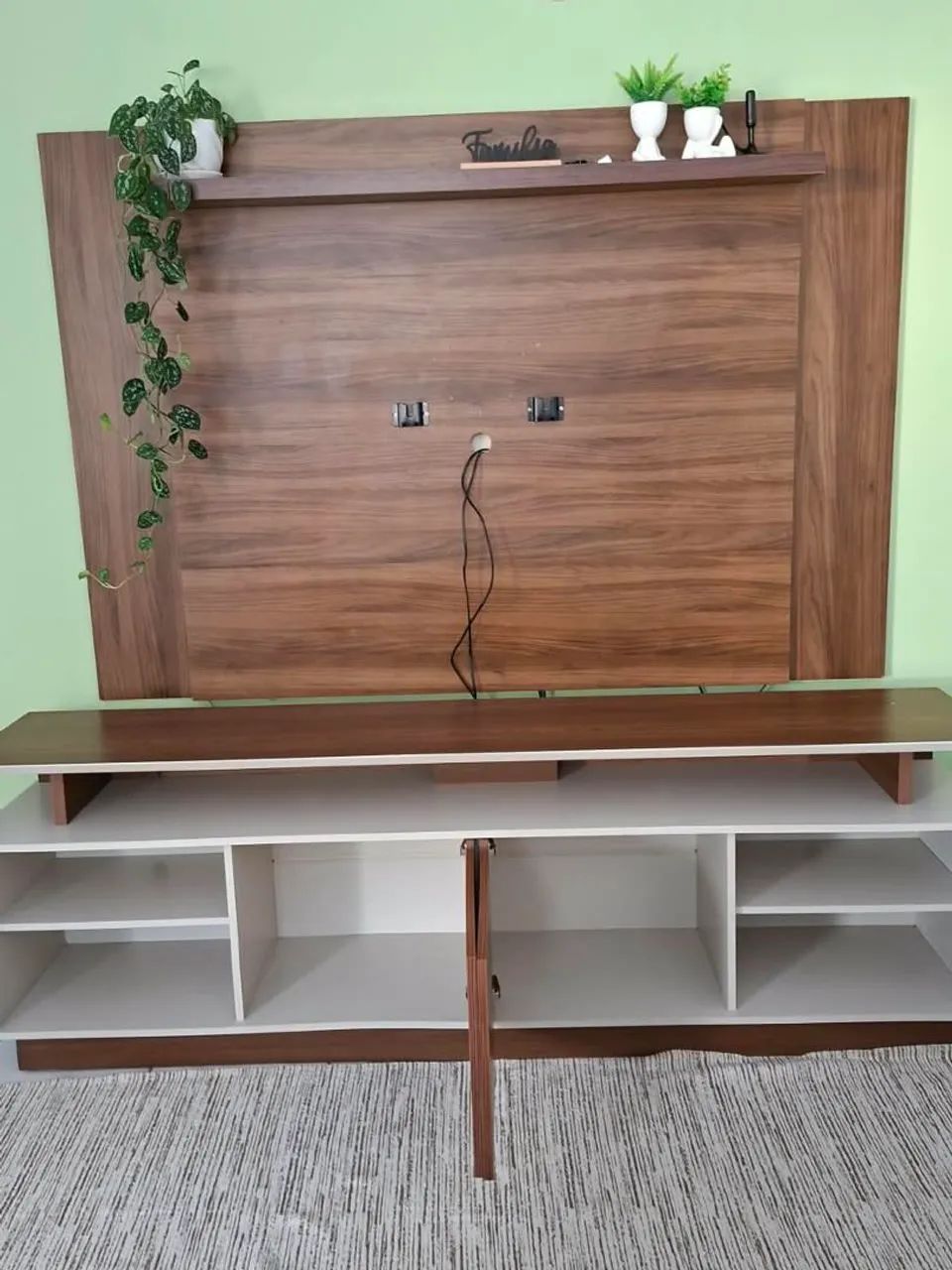 Rack com painel em madeira off white com freijó  - Foto 5