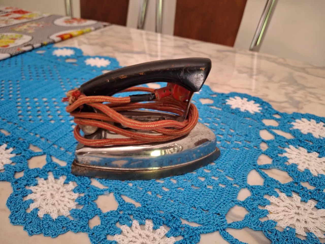 Ferro antigo de passa roupa.  - Foto 4