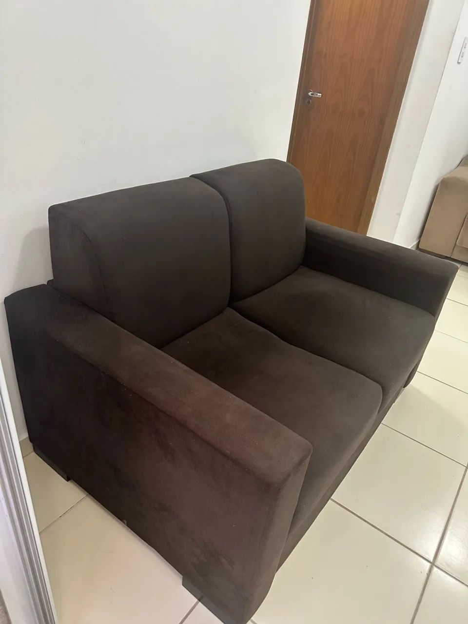 Sofá 2 Lugares Marrom - Usado e Sem Avarias - Foto 3