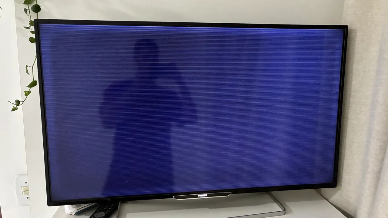 TV Smart Philips (ligando mas com defeito na tela) - Foto 5