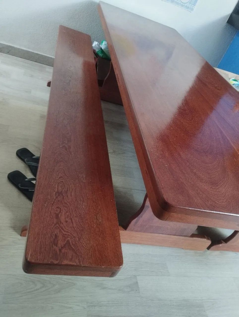 Vendo mesa madeira maciça.