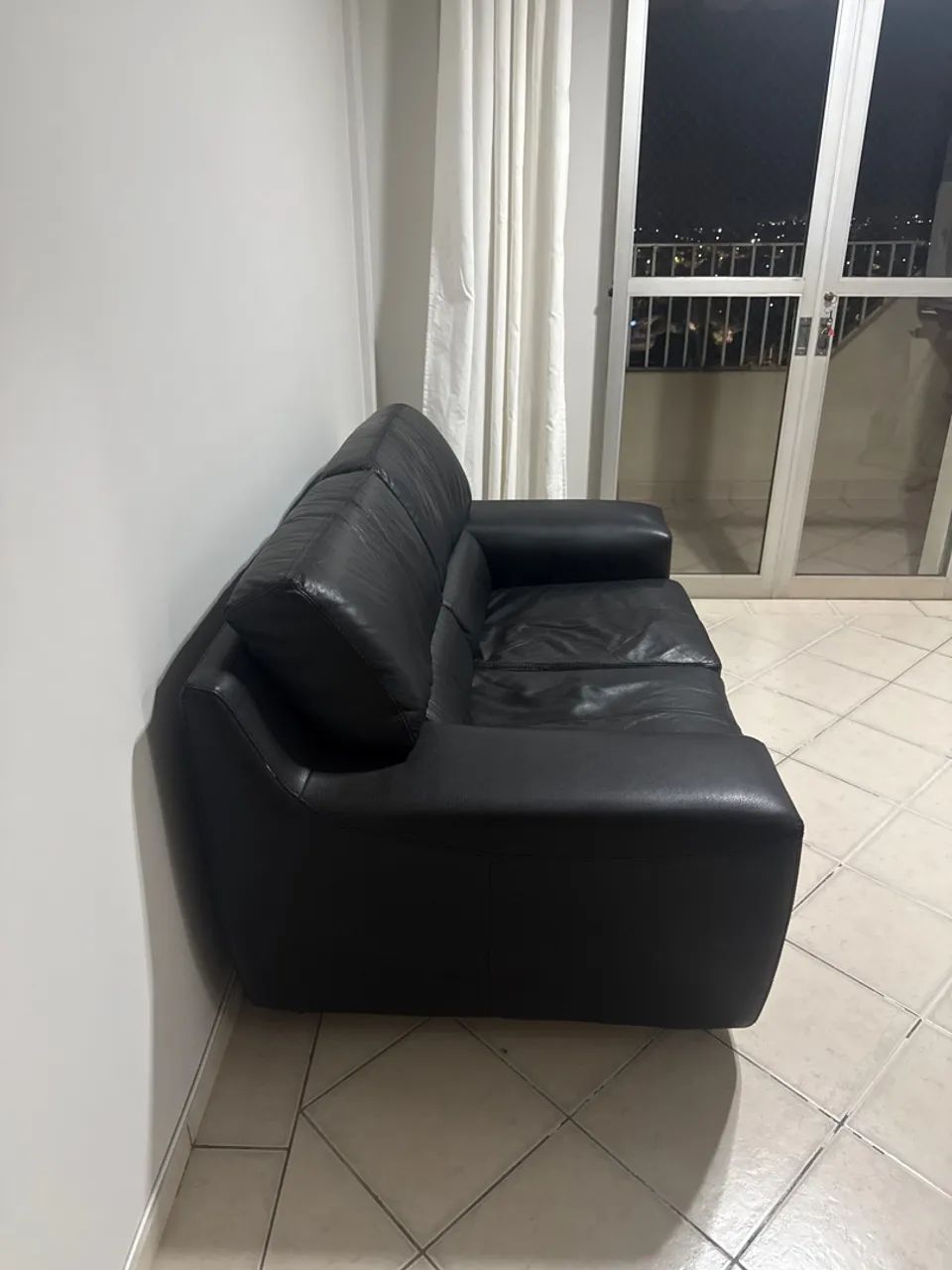 Sofá de couro preto - Foto 2