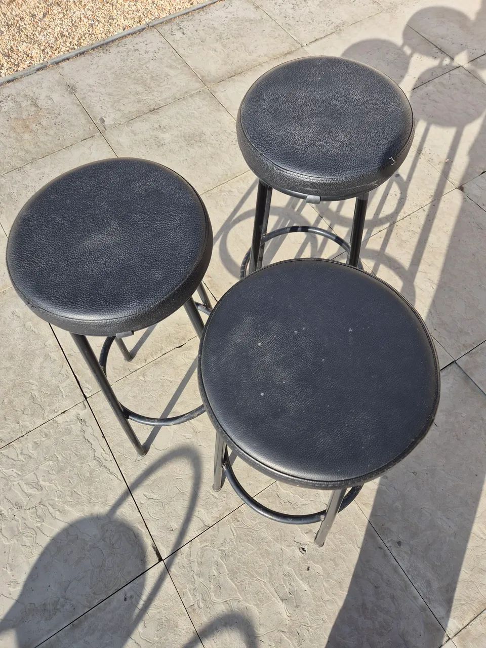 Vendo 3 Banquetas altas com almofadas - Foto 5