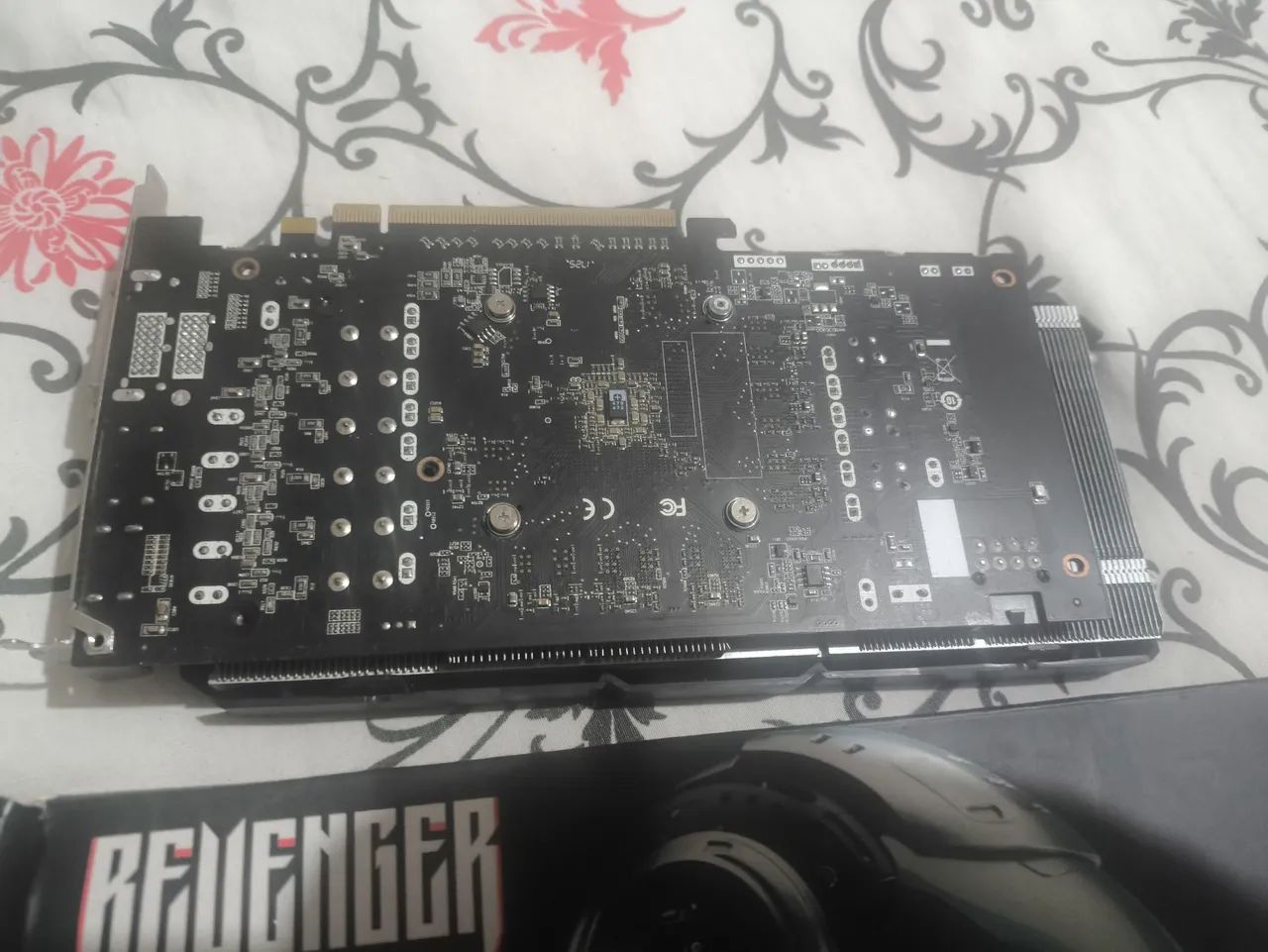 Vende-se essa placa de vídeo RX 580 8GB deu defeito não sei o que pode ser - Foto 5