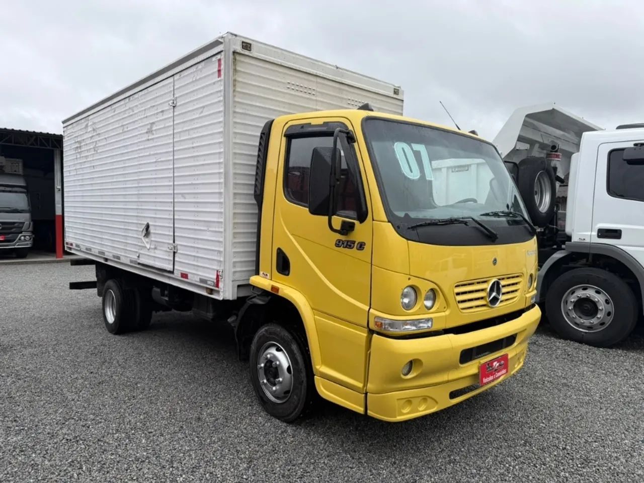 MB Accelo 915C baú