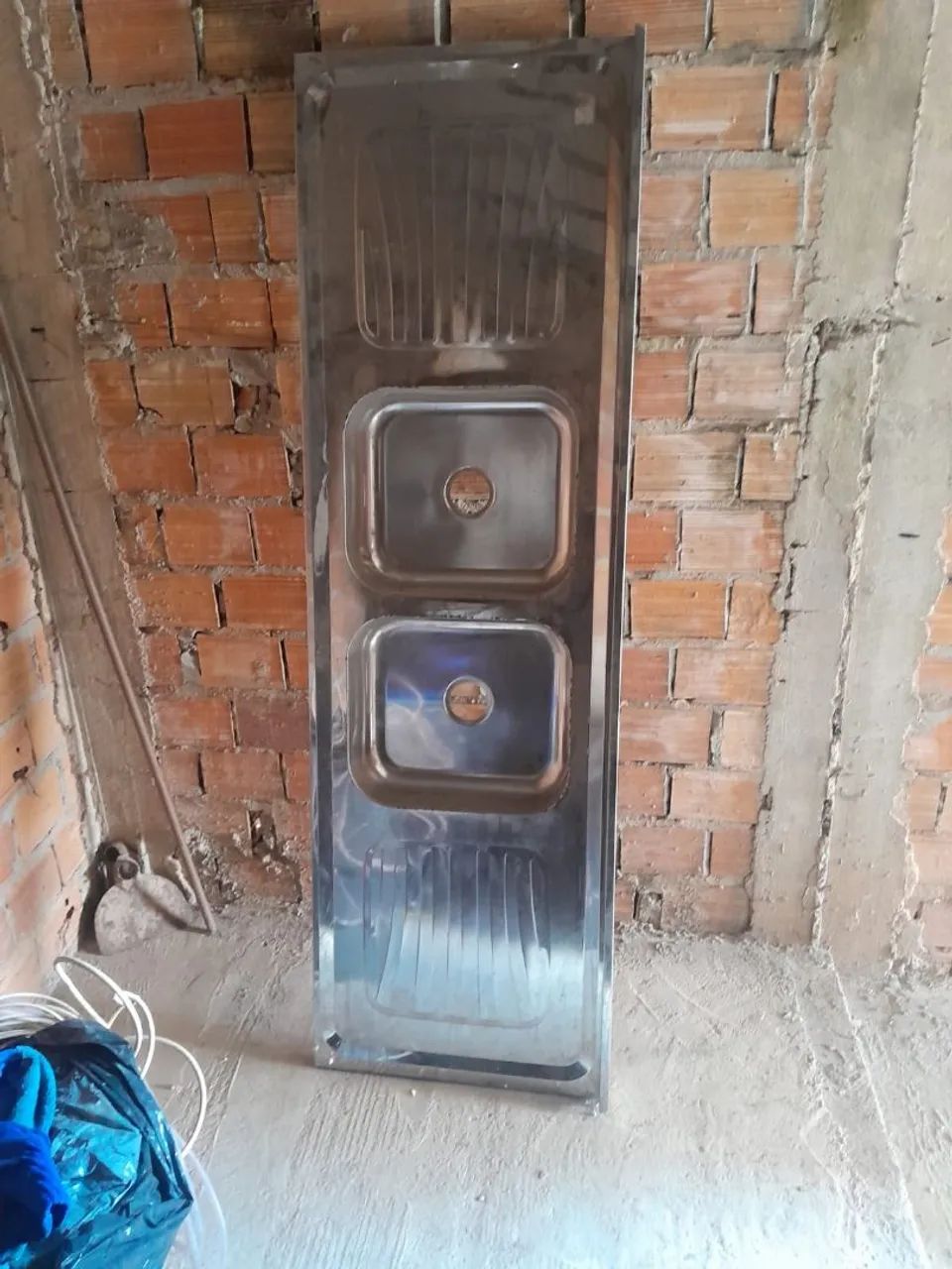 Aluminum sink with two basins