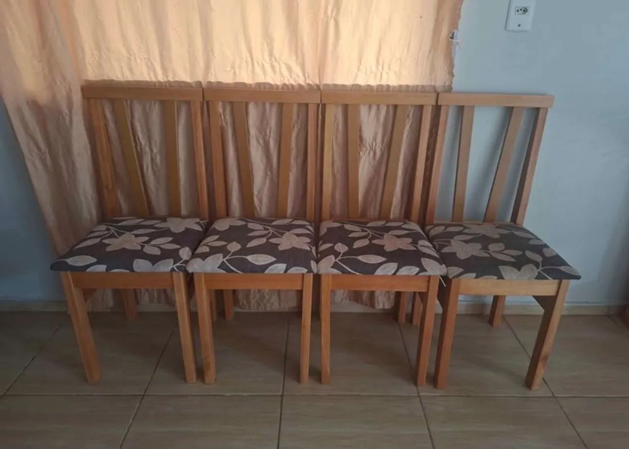 Vende-se mesa com 4 cadeiras  - Foto 3