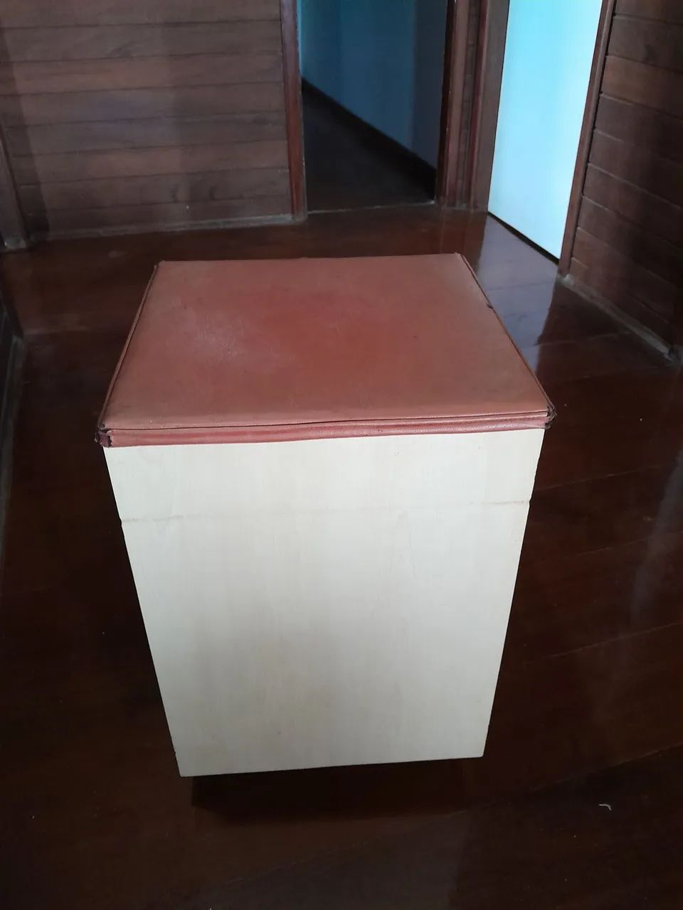 Storage bench with casters