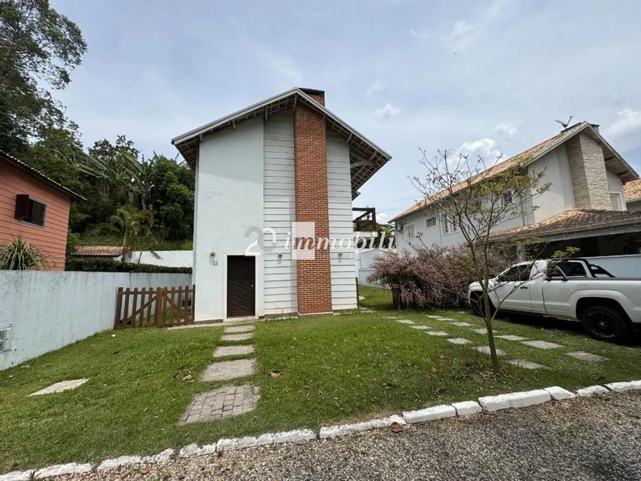Casa à venda e para alugar em Cotia, Granja Viana, com 3 quartos, com 178 m² - Foto 2