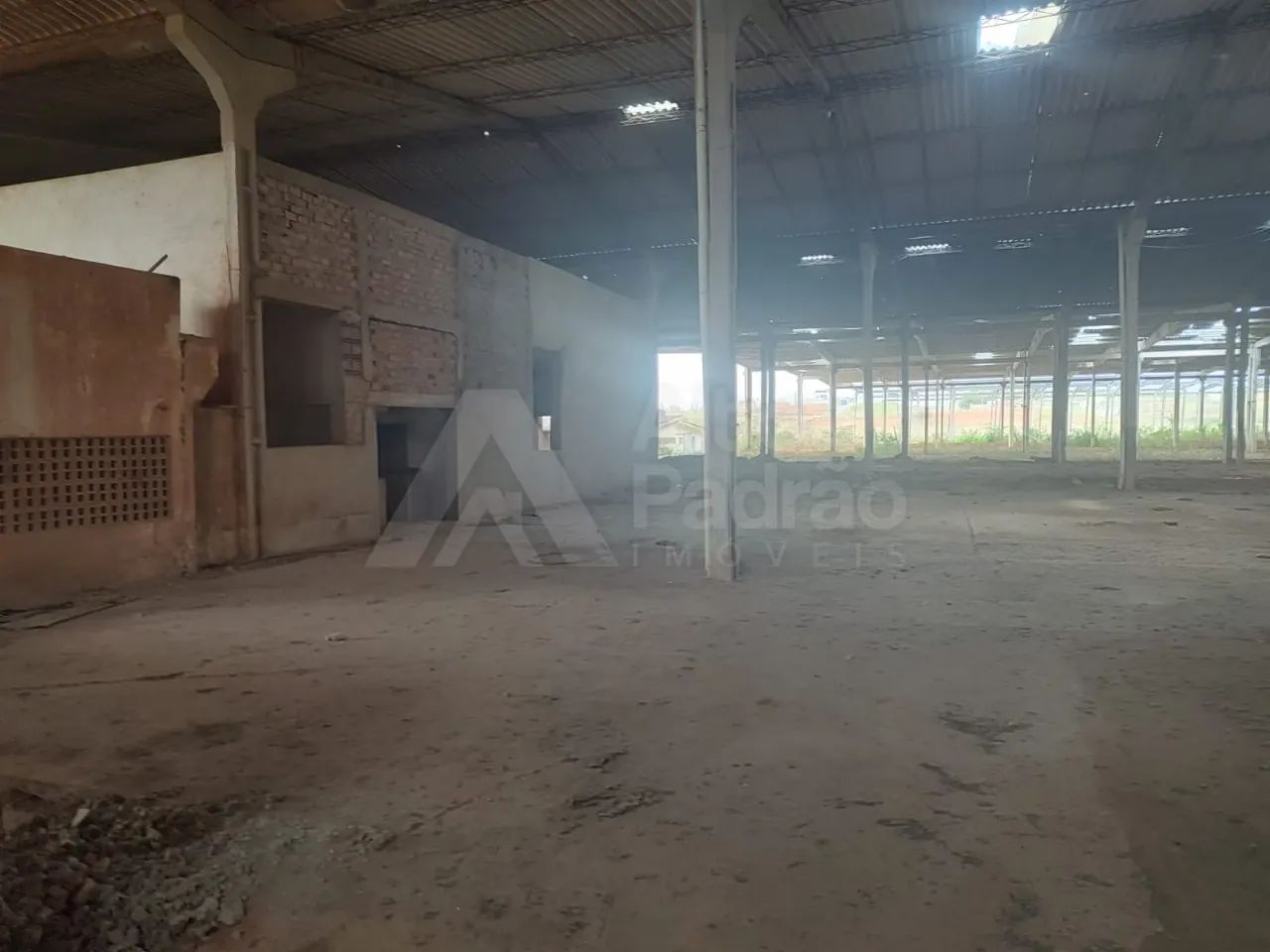 TRÊS GALPÕES DISPÓNIVEIS !!! - Foto 2