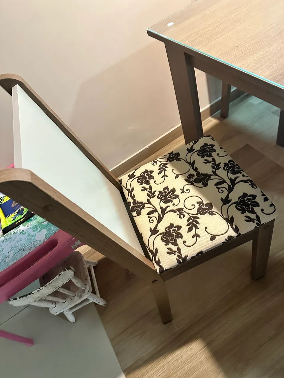 Mesa 4 cadeiras com tampo de vidro  - Foto 3