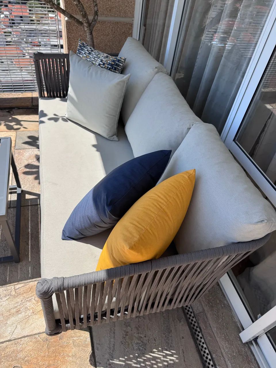 Sofa corda nautica cinza externo com mesa de centro para Jardim e Varanda - Foto 3