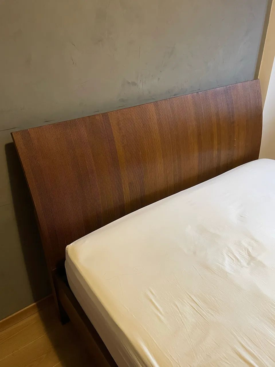Cama Queen Size TOKSTOK em ótimo estado!  - Foto 2
