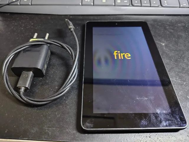 Tablet Amazon Fire 7 - 5ª geração, modelo SV98LN com carregador motorola - Foto 5