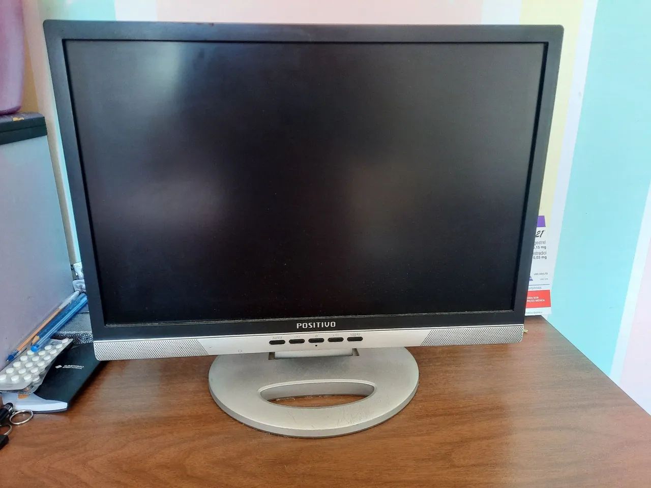 Monitor da positivo com mouse e cabo SATA de brinde.