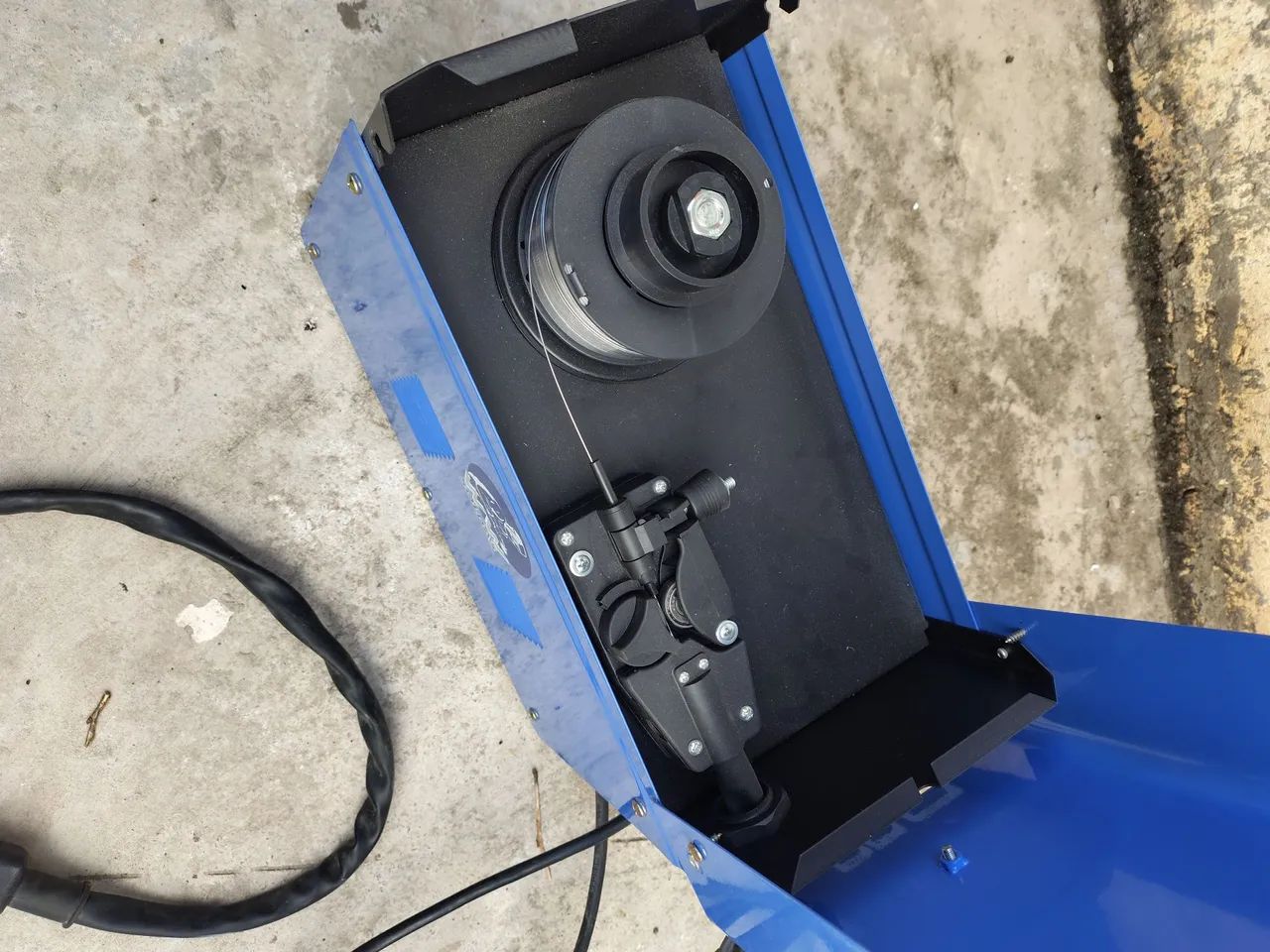 Máquina de solda MIG, seminova, comprei e usei apenas duas vezes 