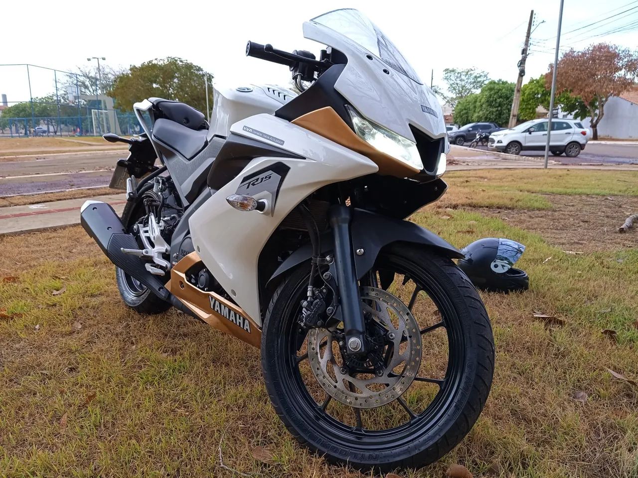 R15 YAMAHA  - Foto 2