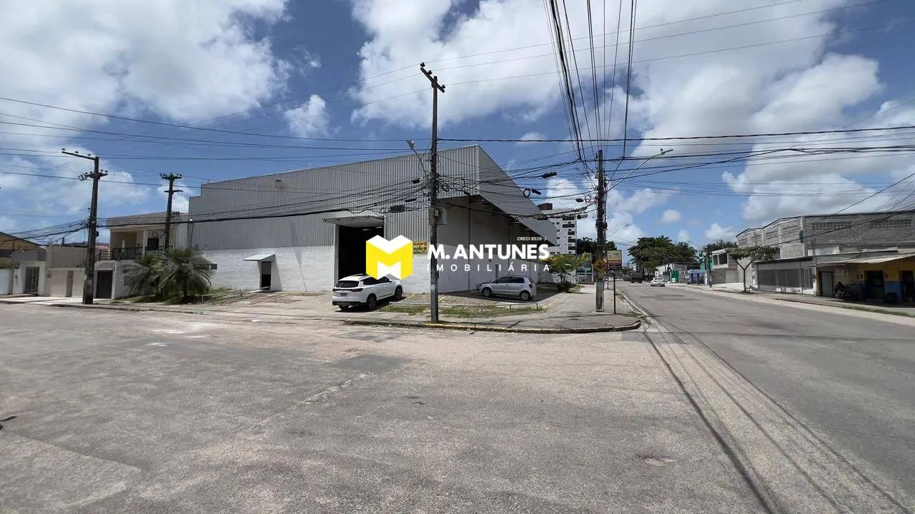 Vende Galpão Comercial na Imbiribeira, com 950m²