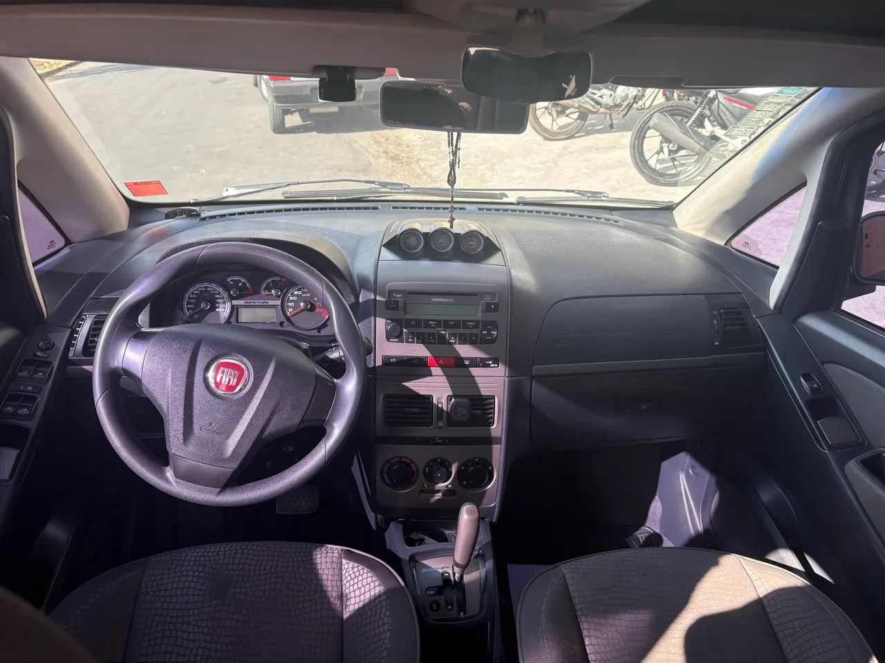Fiat Idea Adv./ Adv.lock.dualogic 1.8 Flex 5P 2012 - Foto 4