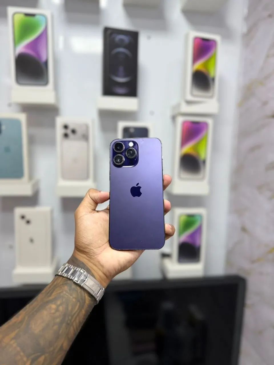 IPHONE 14 PRO MAX 128GB<br>TELA NOVA<br>R$ 2.499,00