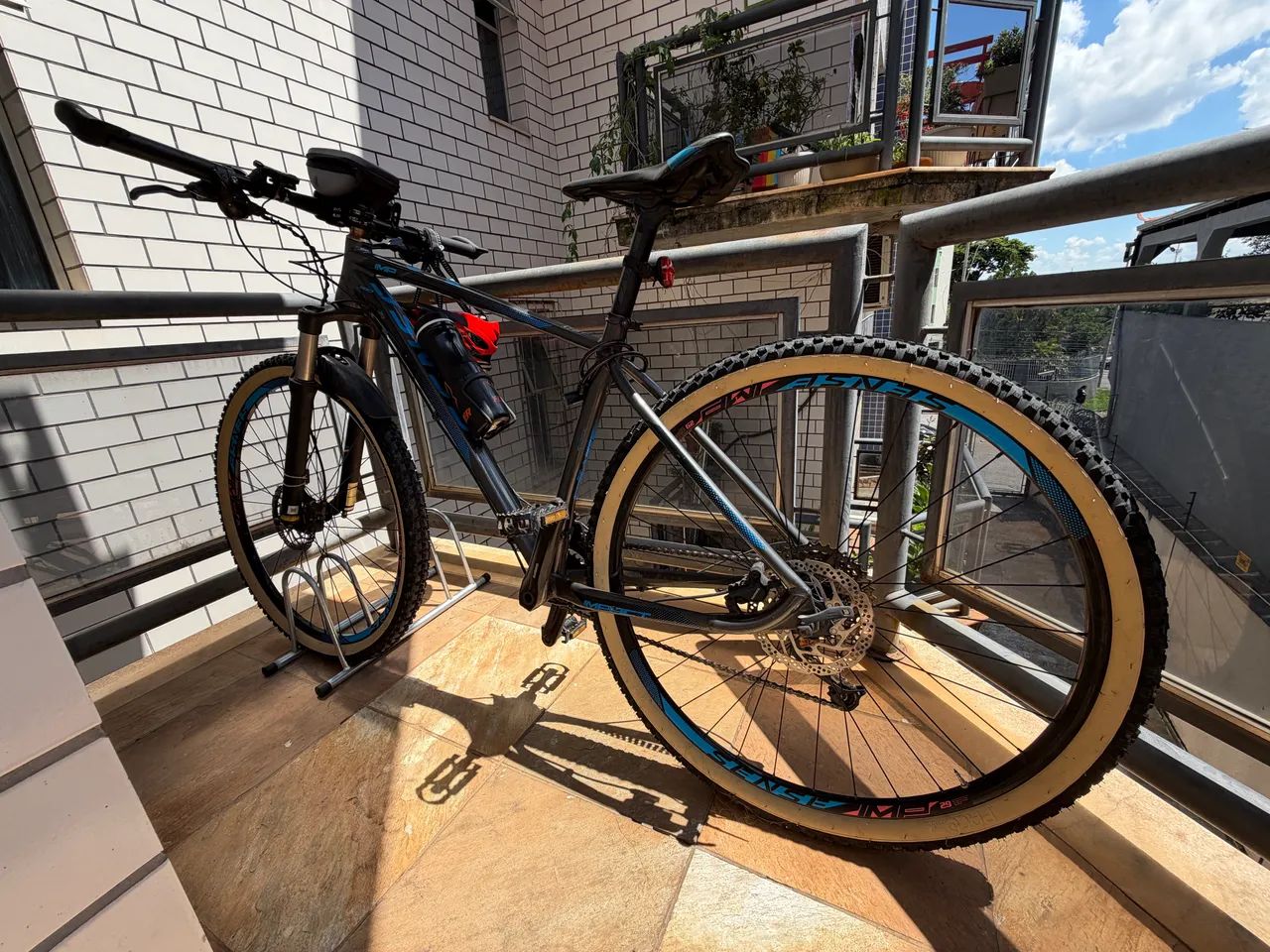 Bike Sense Impact SL (Quadro Superior) + Suspensão a AR - Tam L (19") - Pouco usada