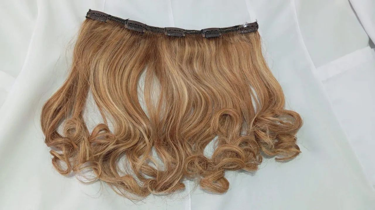 Tela de cabelo loiro mel com mechas 