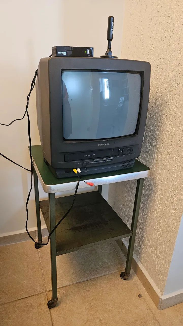 VENDO TV PANASONIC VINTAGE - 14 POLEGADAS