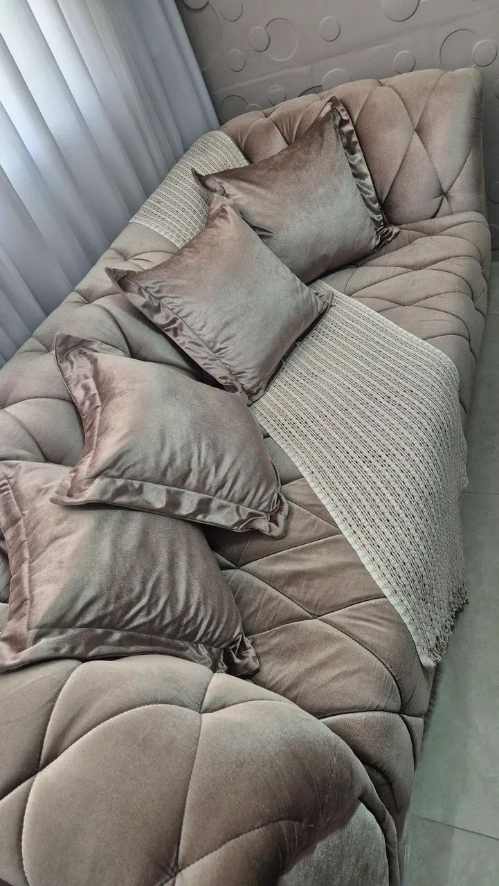 Sofá Design Sofisticado Tecido Sued - Muito Conservado - Foto 4