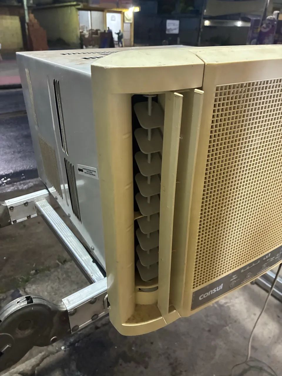 Vendo ar condicionado, 7.500 btus , funcionando perfeitamente  - Foto 4