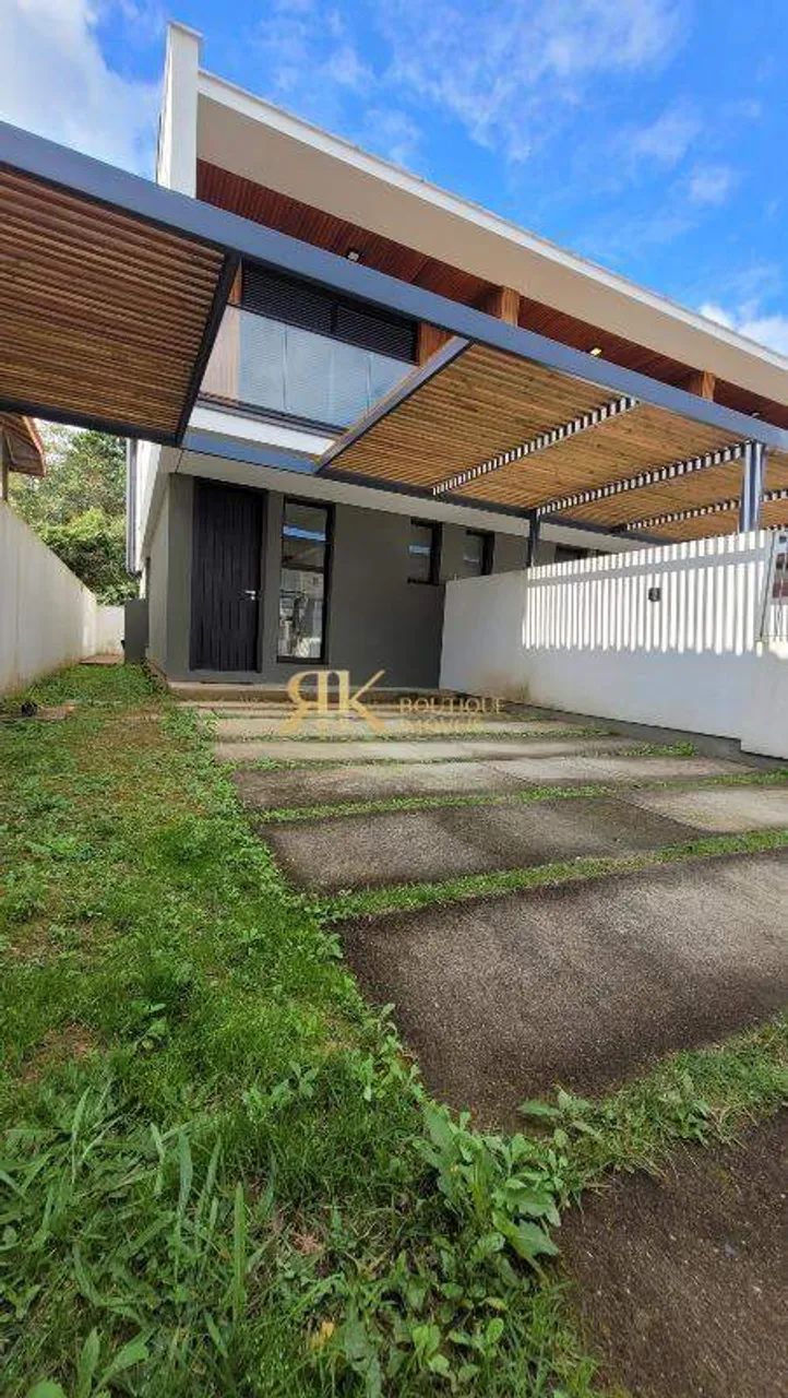 Casa nova localizada em rua larga e de fácil acesso ao comercio local. Localização Privile - Foto 2