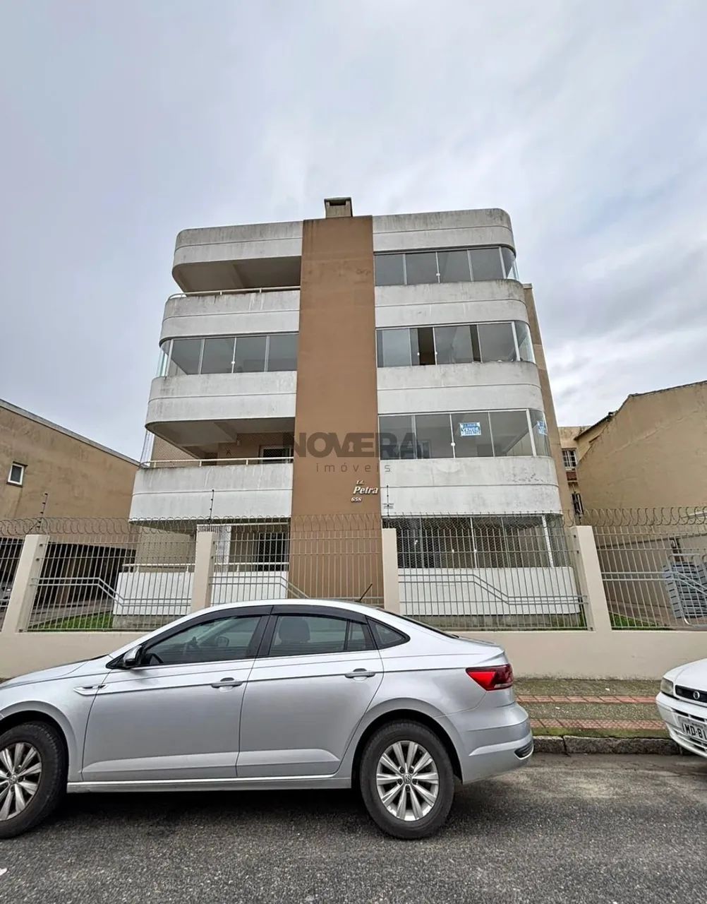 Abaixo do preço, apartamento em área central