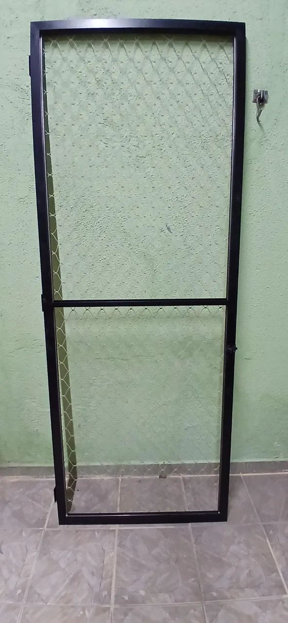 Porta em alumínio com tela/rede para crianças e pets