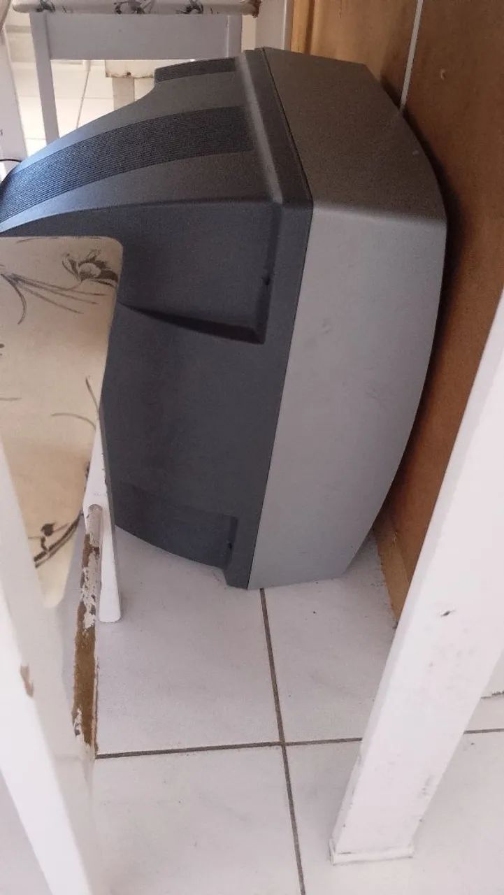 Vende se Tv Panasonic antiga colorida com tudo incluso,conversor e controle! - Foto 2
