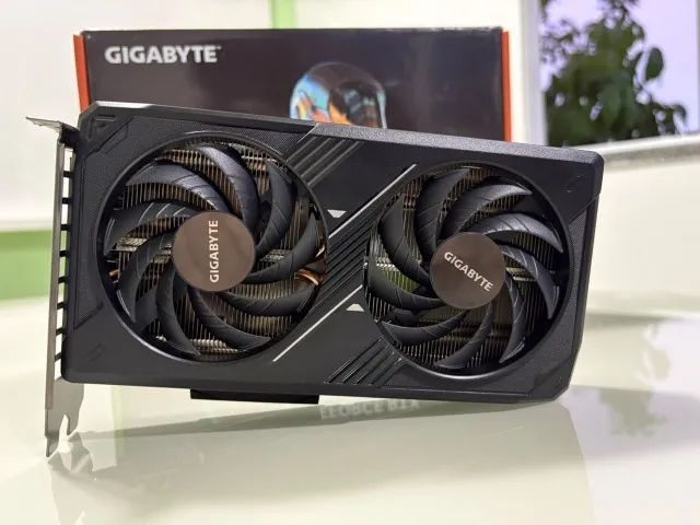 Placa de Vídeo Gigabyte RTX 5060 WINDFORCE MAX OC V2 8GB