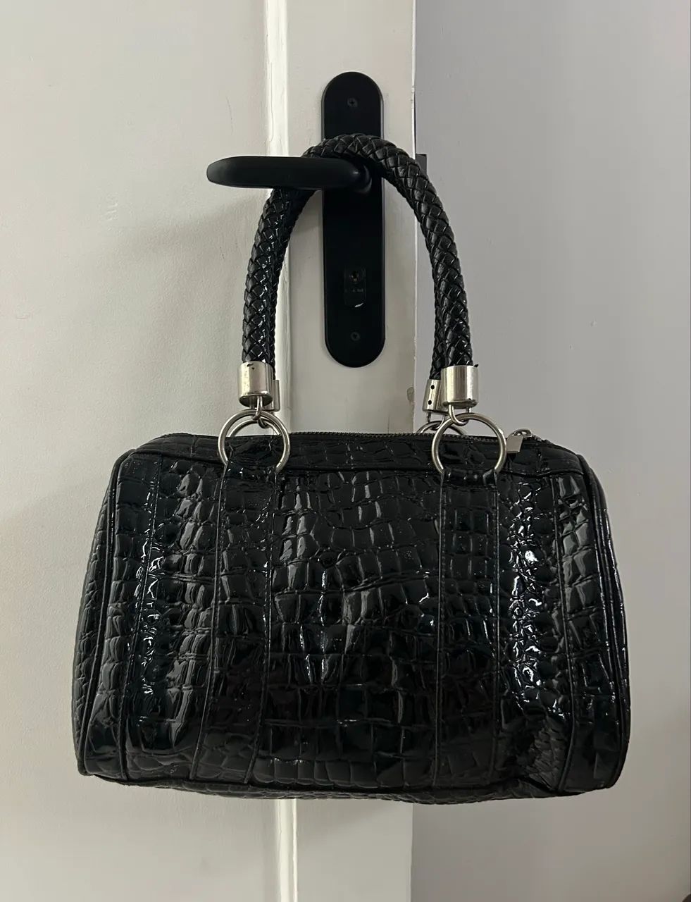 Bolsa preta brilhosa  - Foto 3