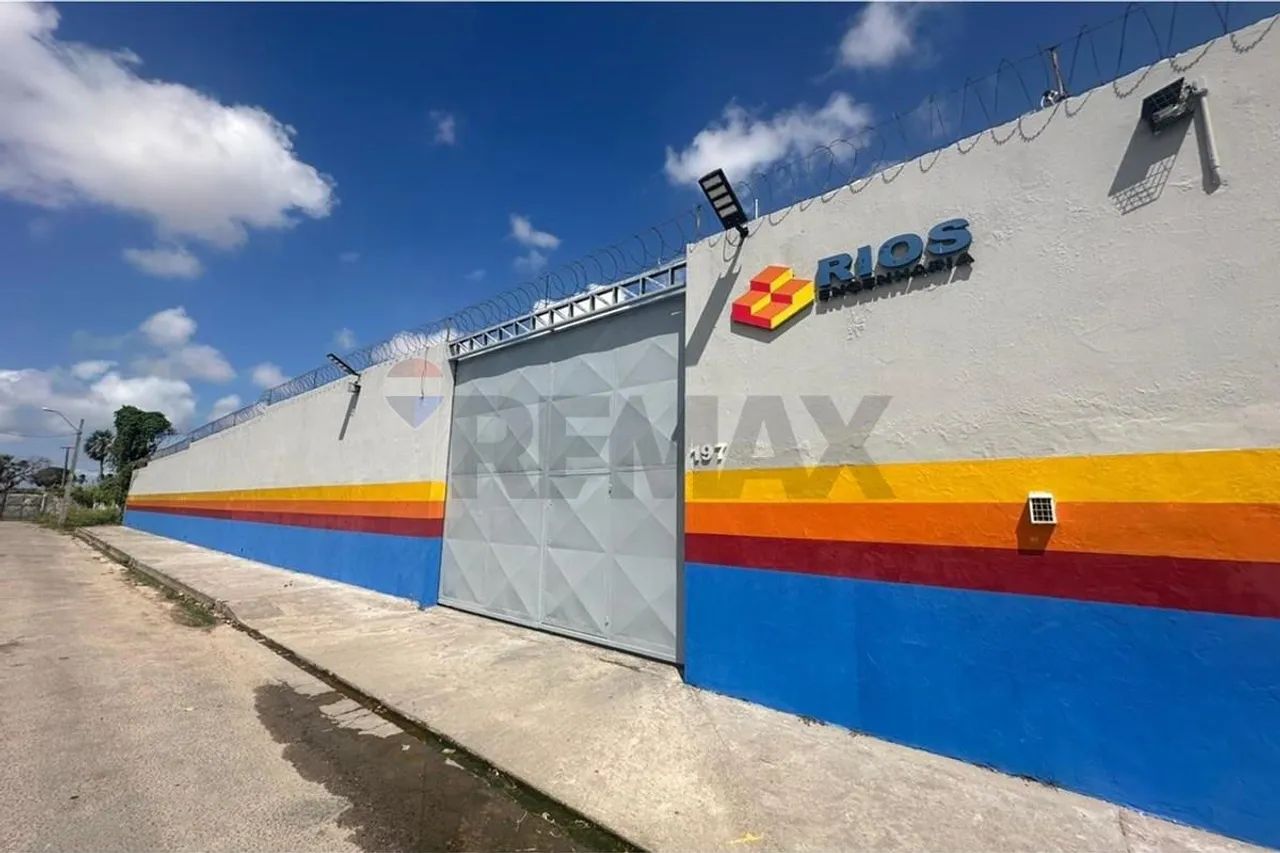 Galpão de 894 m² próximo à Av. Silas Munguba
