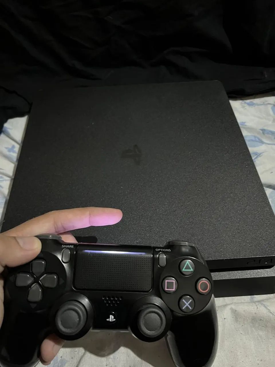 Playstation 4 slim 