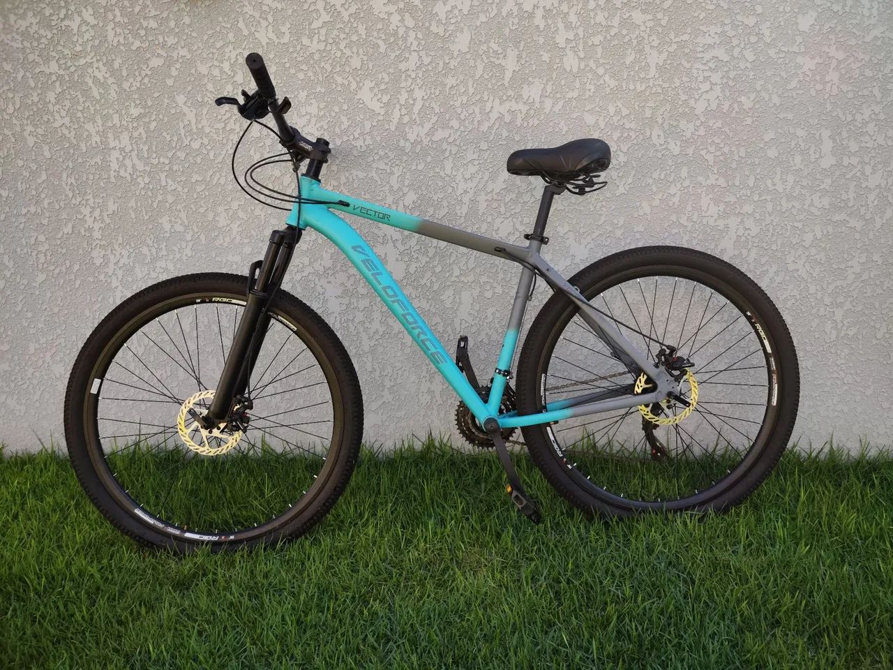 Bicicleta aro 29, 21 marchas, freio a disco. 