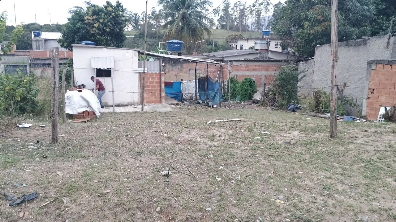 Terreno com pequena casa com água e luz  - Foto 2
