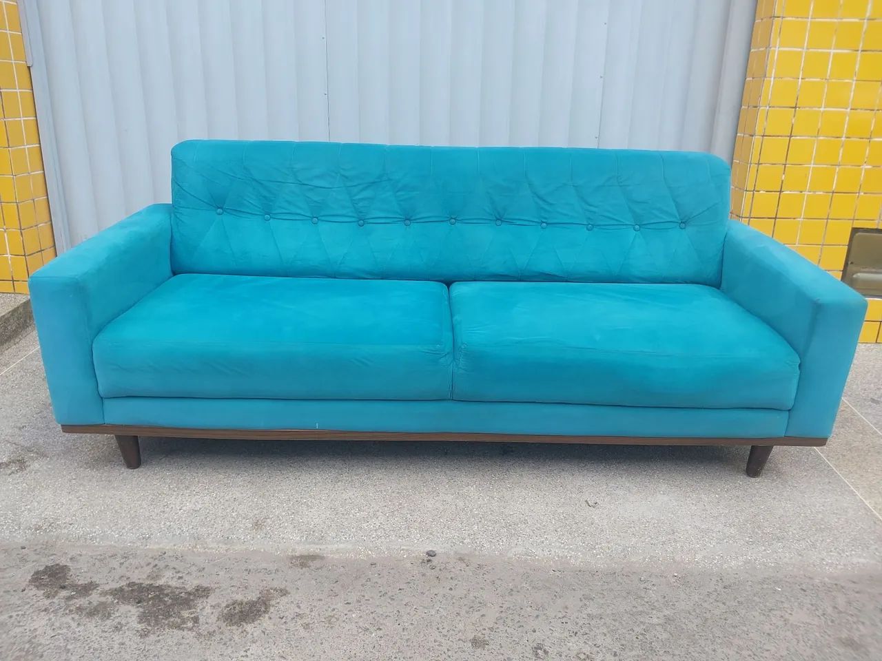 Vende-se Sofá LarShopping lindíssimo. Valor 600,00. 