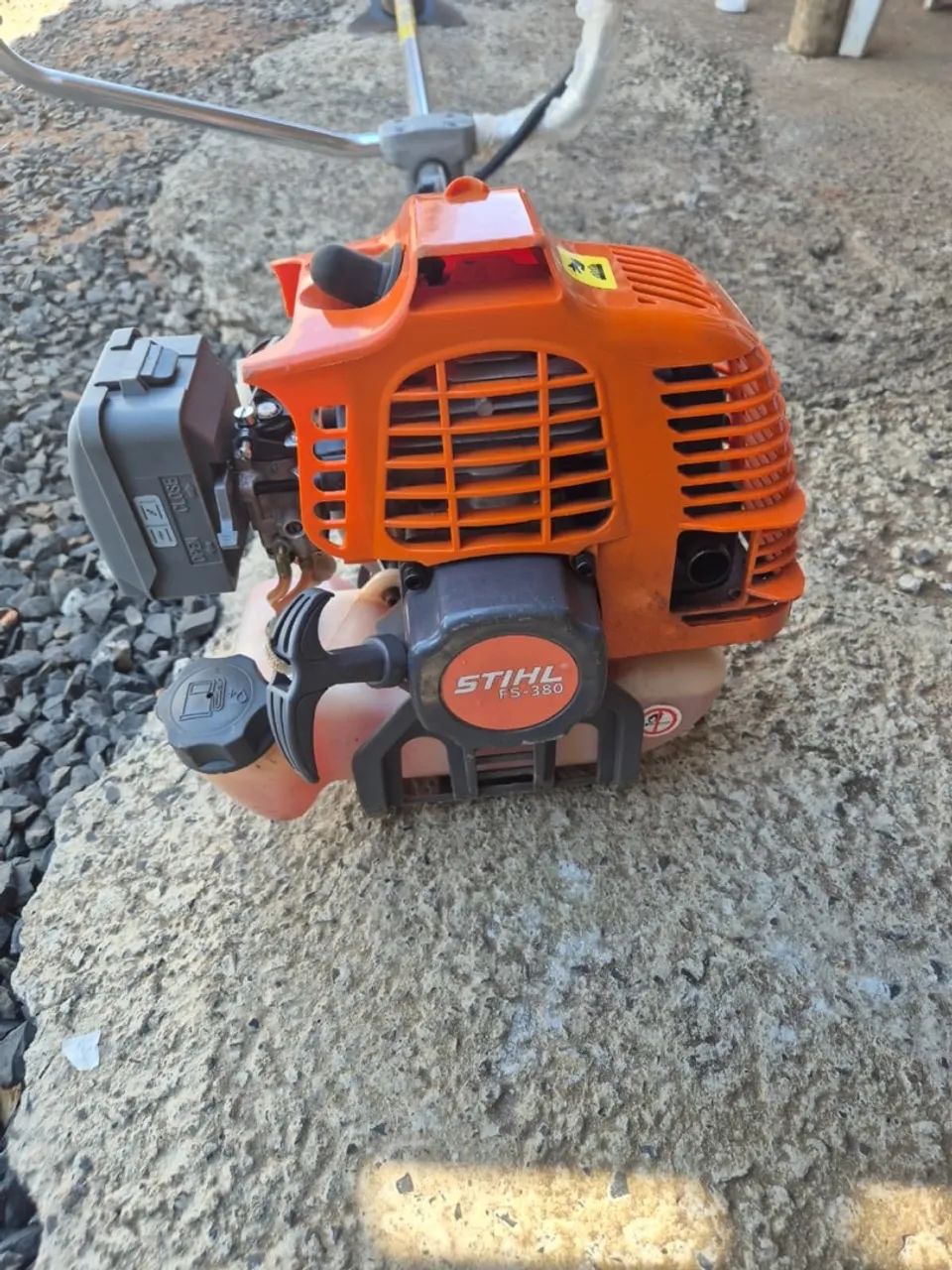 Vende-se Roçadeira Sthil - Foto 4