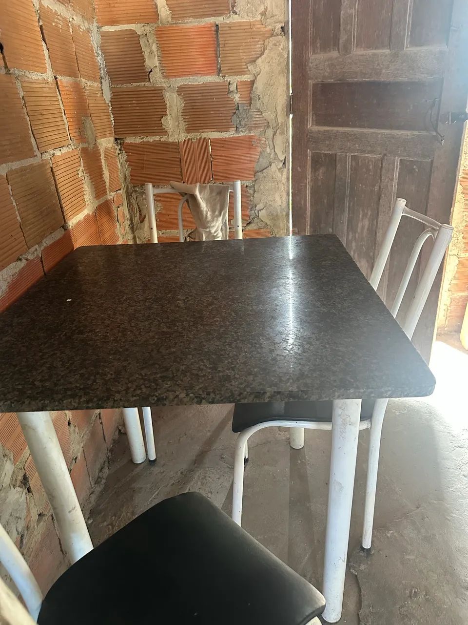 Mesa mármore 4 cadeiras  - Foto 3