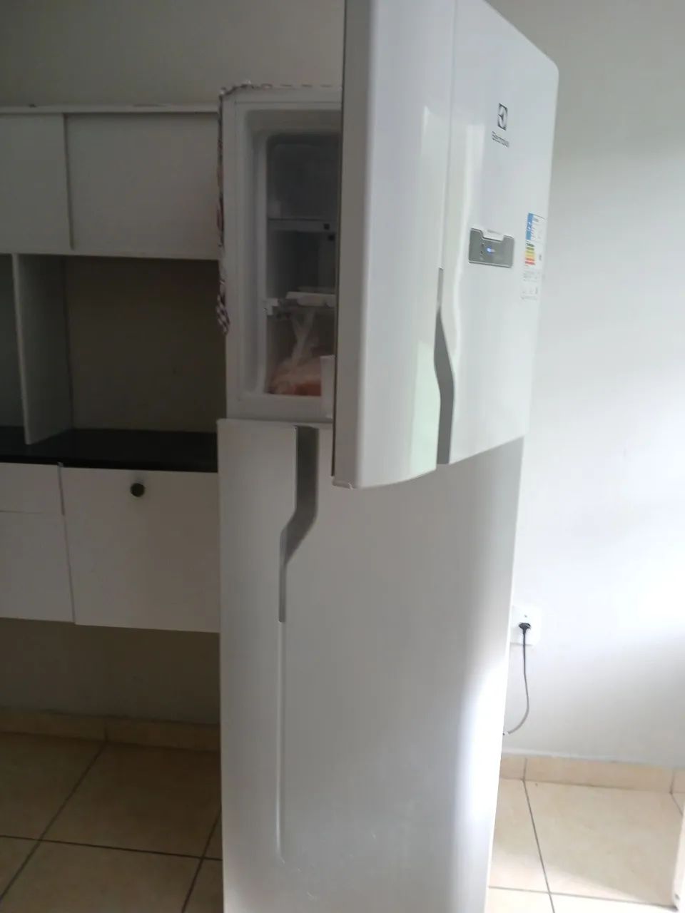 Vendo geladeira simi nova - Foto 3