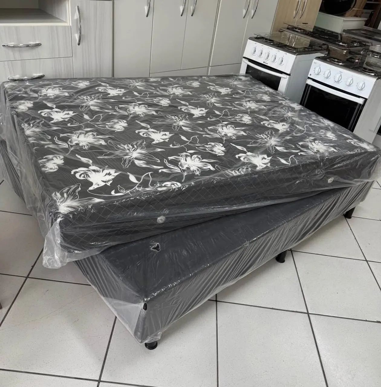 Cama base e colchão separado novo