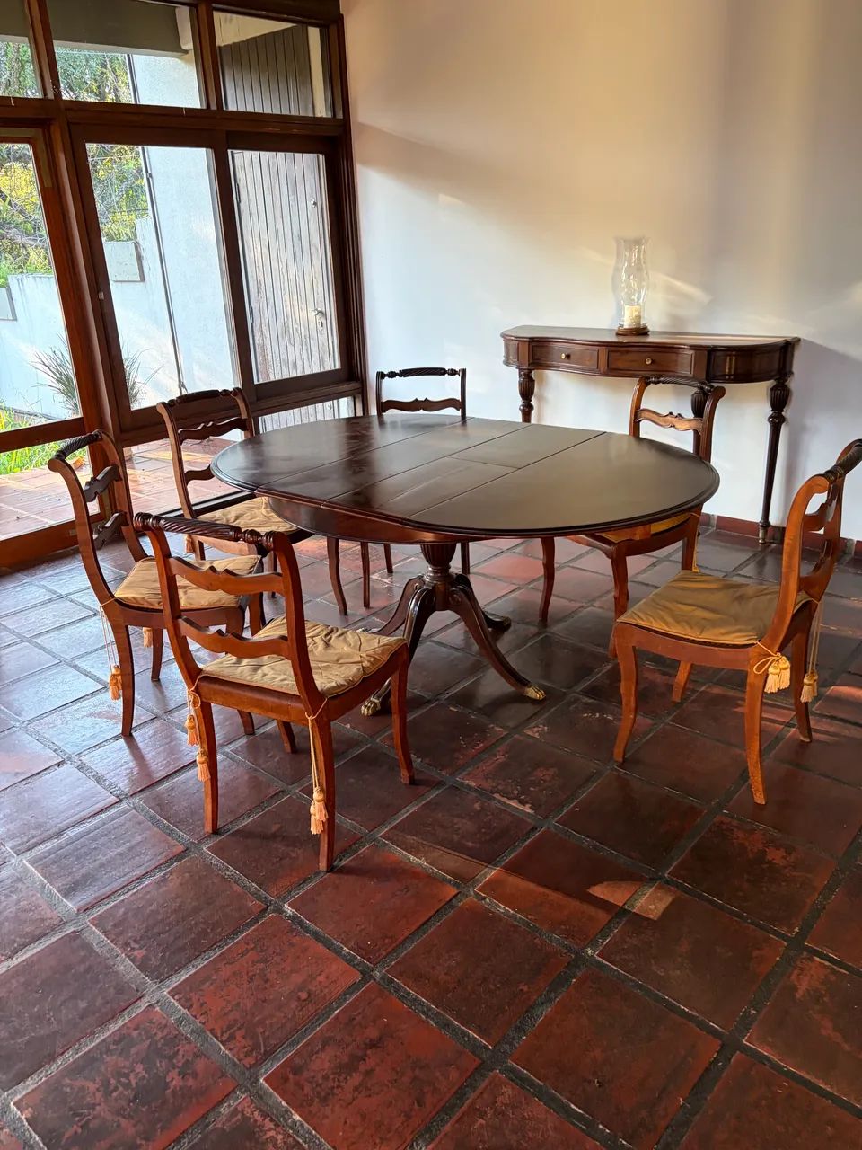 Conjunto de mesa de sala, 6 cadeiras e aparador - Foto 2