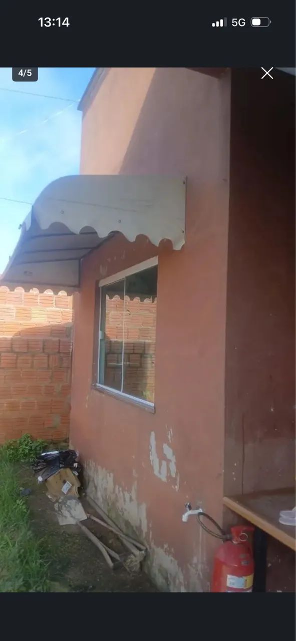 Casa a venda de dois pisos 