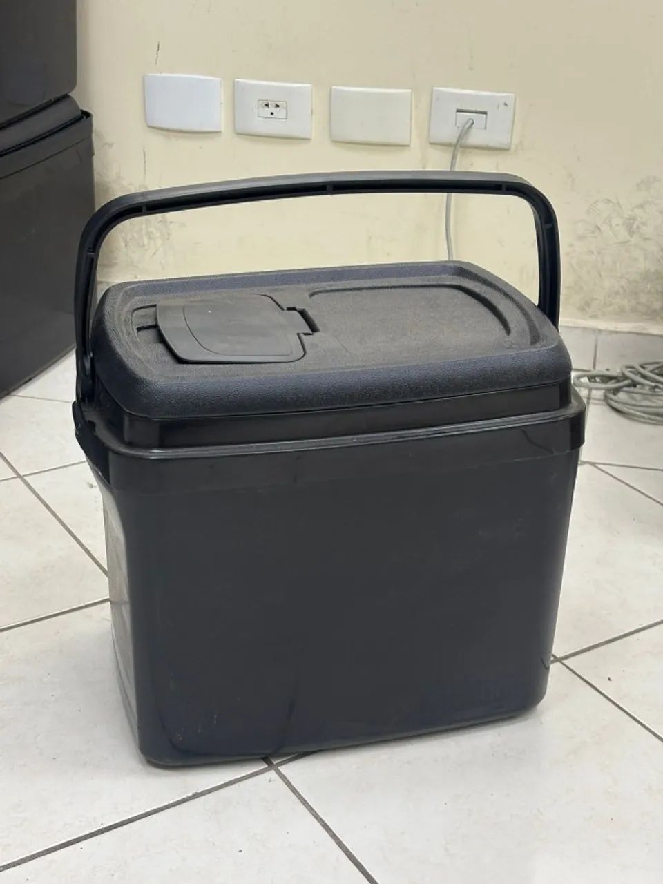 Caixa Térmica Soprano Plástico Preto 32 Litros - Foto 5