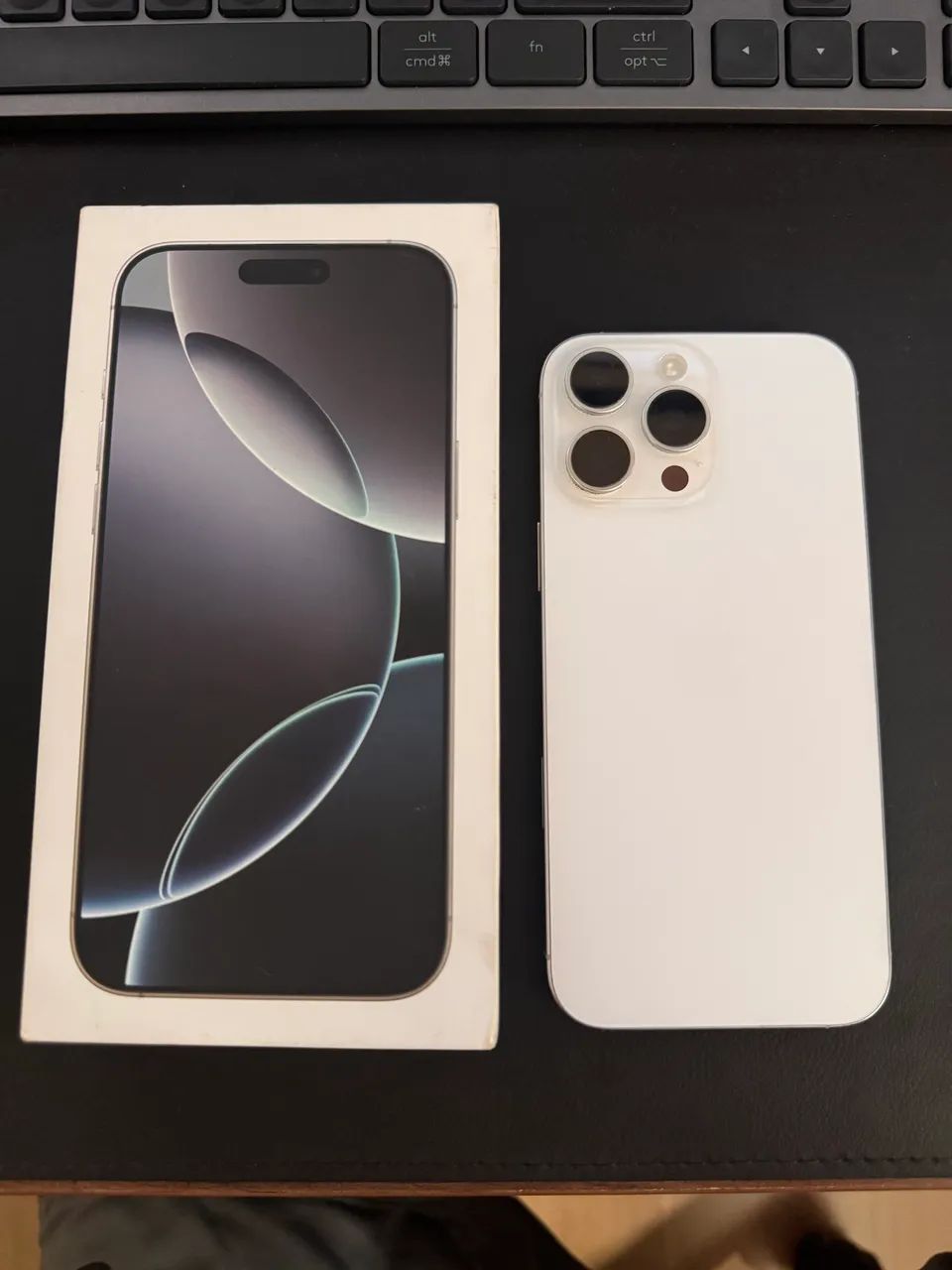 iPhone 16 Pro Max 256Gb White Titanium - Celulares e Smartphones